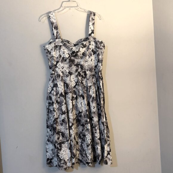 Talbots Black & White Floral Pleated Fit-and-Flare Dress – Size 12 - Picture 3 of 6